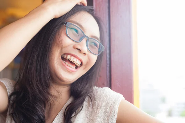 Vrolijke vrouw van Azië. — Stockfoto