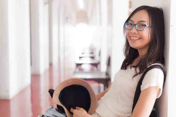 Freude und Lächeln asiatische Frau. — Stockfoto