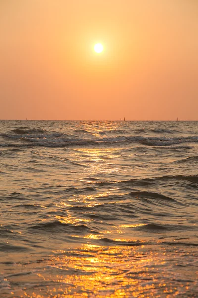 Nascer do sol pela manhã — Fotografia de Stock