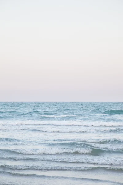 Ocean waves lapped up the beach — Stock Photo, Image