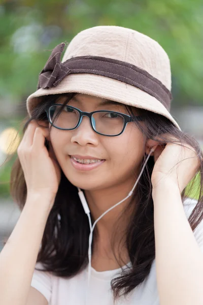 Woman listen music. — Stock Photo, Image