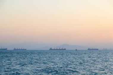 büyük kargo gemisi