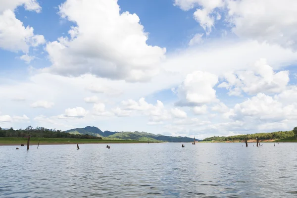 Dam bergen en bossen — Stockfoto