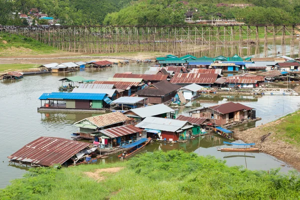 Sagklaburi bridge is de langste — Stockfoto