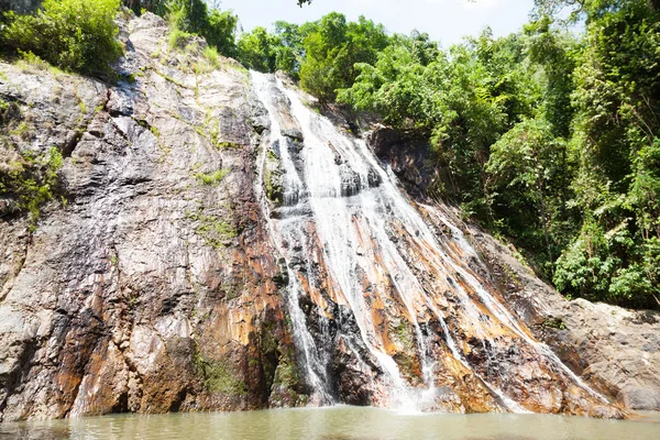 Wasserfall auf koh samui — Stockfoto