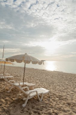 yataklar ve şemsiye