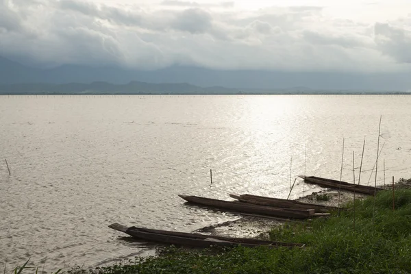 Barcas de remos en tierra — Foto de Stock