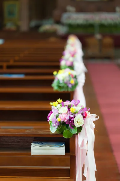 Свадебные цветы украшены — стоковое фото