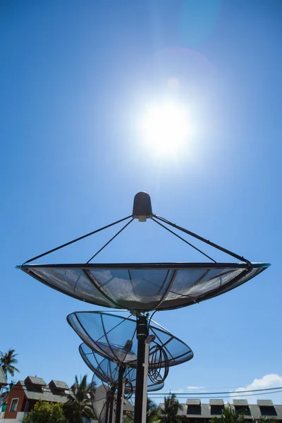 Satellite dishes Mounted on the rooftop — Stock Photo, Image