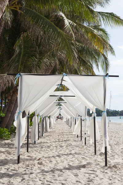 Tienda blanca en la playa —  Fotos de Stock