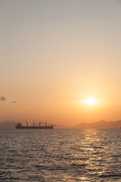 Großes Frachtschiff — Stockfoto