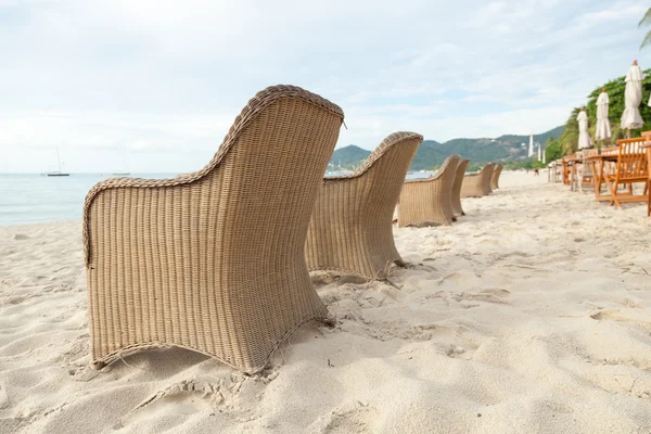 Chairs and tables on the beach — Stock Photo, Image