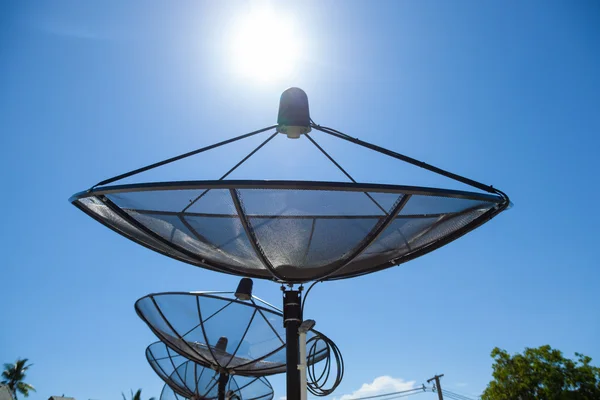 Satellite dishes Mounted on the rooftop — Stock Photo, Image