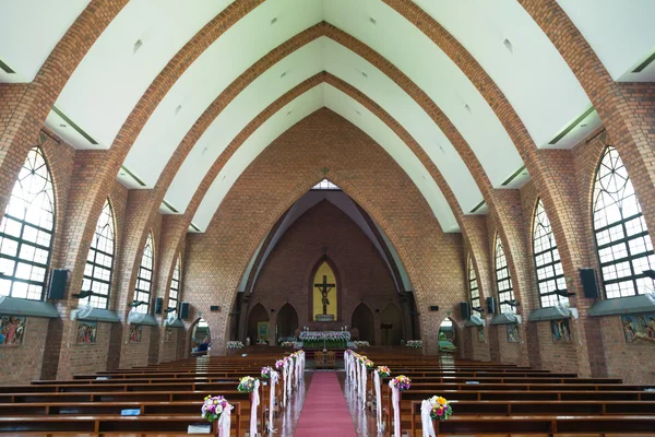 Bruiloft bloemen in de kerk — Stockfoto