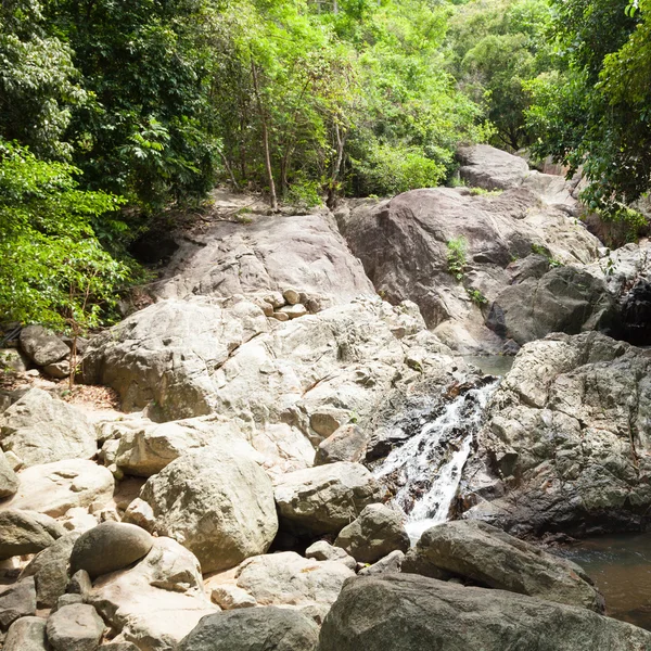 Wasserfall auf koh samui — Stockfoto