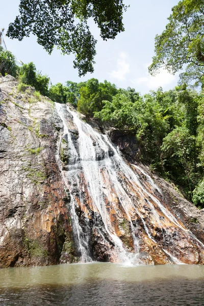 在苏梅岛上的瀑布 — 图库照片
