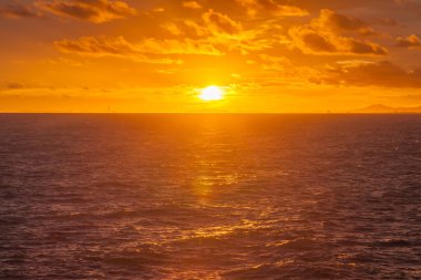 denizde gün batımı