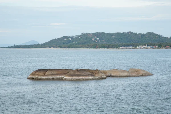 Stora stenar i havet — Stockfoto