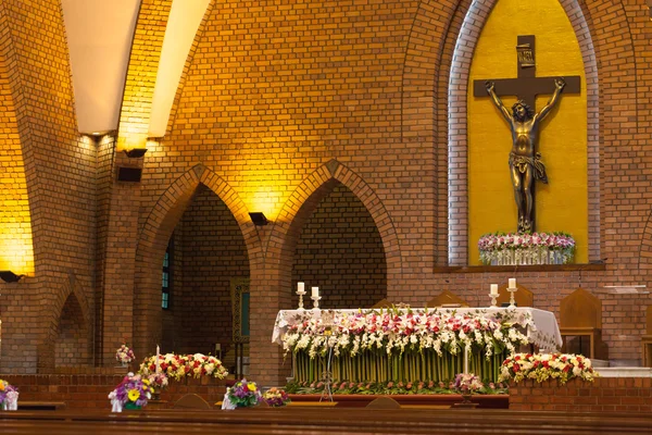 Ceremonie van het huwelijk de kerk — Stockfoto