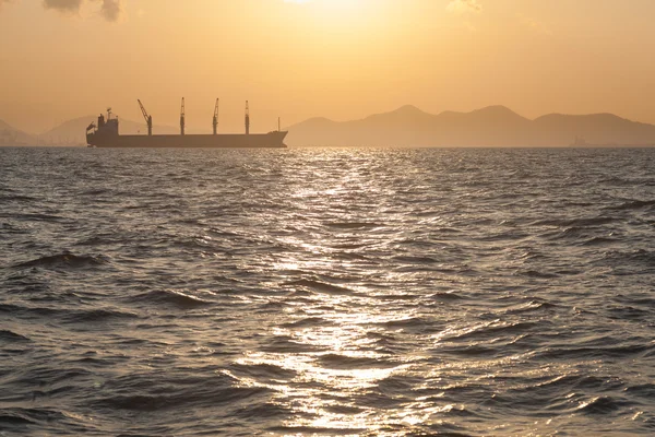 Großes Frachtschiff — Stockfoto