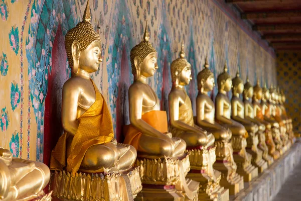 Art langer Buddha — Stockfoto