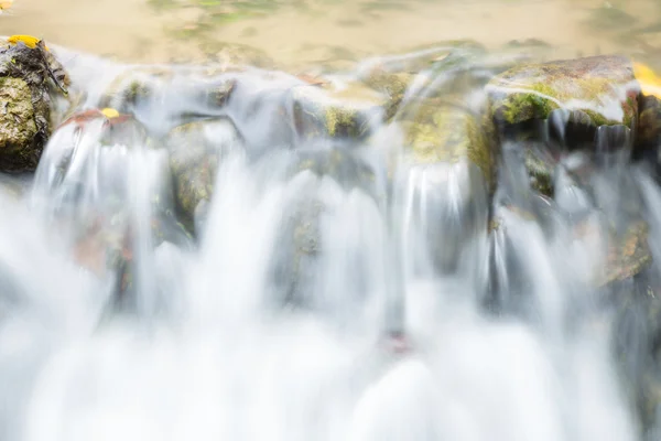 水流下来 — 图库照片