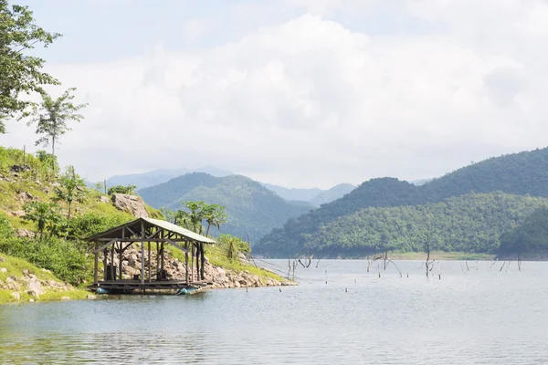 Houseboat in water — Stock Photo, Image