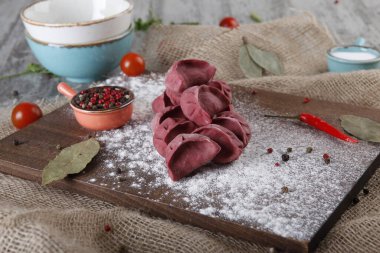 Tahtadaki hamur köfteleri.