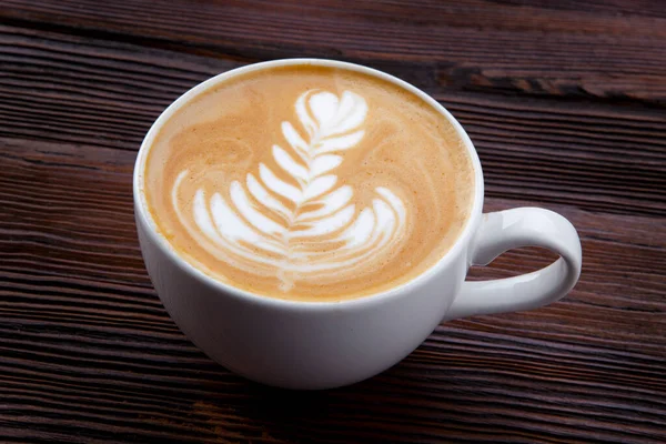 Xícara Cappuccino Quente Com Padrão Fundo Madeira — Fotografia de Stock