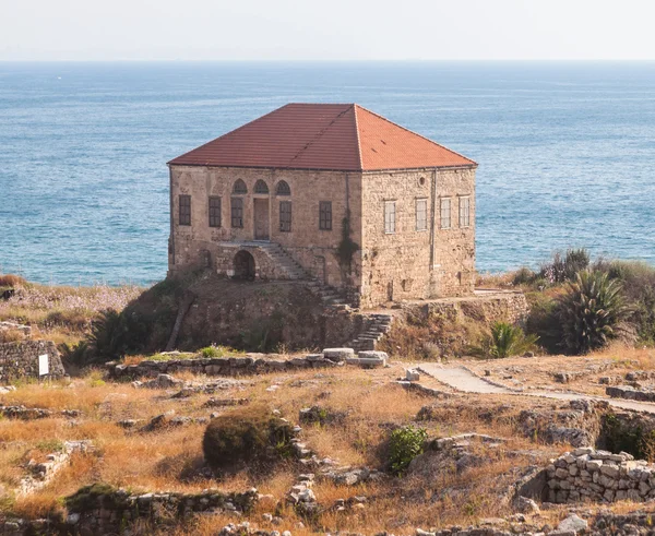 Akdeniz antik kalıntılar, Byblos, Lübnan yakınındaki geleneksel Lübnan evi.