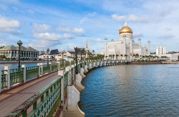 Sultan Omar Ali Saifuddin Camii Bandar Seri Begawan - Brunei içinde