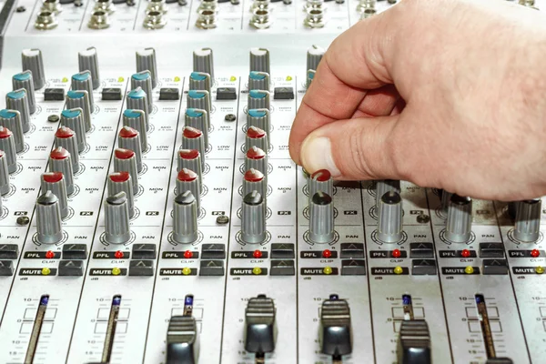 Hand- und Audio-Mixer — Stockfoto