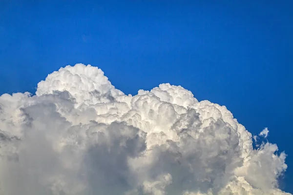 Céu Azul Bonito Com Nuvens Dia Ensolarado — Fotografia de Stock