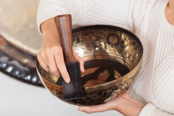 Zingende Kom Ceremonie Van Welness Geluid Van Tibet Kaarsen Muziek — Stockfoto