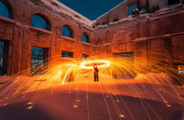 Geceleri ateş boyama