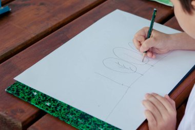 Çocuklar için özel akvaryum çizimi dersi