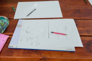 Çocuklar için özel akvaryum çizimi dersi