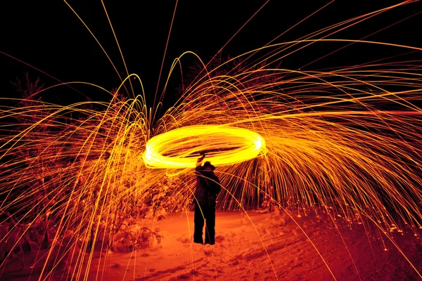 Tűz, festés, festés, szikra fény a téli — Stock Fotó