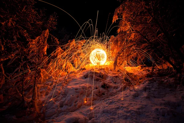 Fire painting, light painting with sparks at winter — Stock Photo, Image