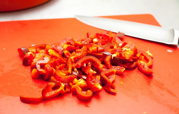 Sweet red pepper cuted by knife — Stock Photo, Image