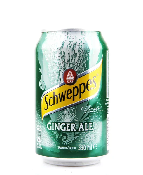 Aytos, Bulharsko - 03 duben 2016: Schweppes izolovaných na bílém pozadí. Schweppes je nápoj značka, která se prodává po celém světě. To zahrnuje řadu sycené vody a zázvorové pivo. — Stock fotografie
