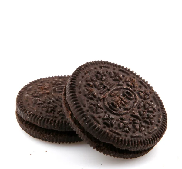 AYTOS, BULGARIE - 03 AVRIL 2016 : Oreo isolé sur fond blanc. Oreo est un biscuit sandwich composé de deux disques de chocolat avec une garniture à la crème douce entre les deux . — Photo