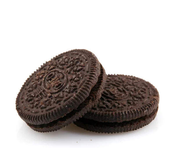 Aytos, bulgaria - 03. April 2016: Oreo isoliert auf weißem Hintergrund. Oreo ist ein Sandwichkeks, bestehend aus zwei Schokoladenscheiben mit einer süßen Cremefüllung dazwischen. — Stockfoto