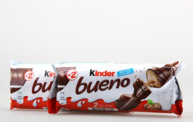 Aytos, Bulgaristan - 13 Haziran 2016: Kinder Bueno çikolata şeker çubuğu. Kinder Bueno İtalyan şekerleme üreticisi Ferrero tarafından yapılan bir çikolata Bar olduğunu.