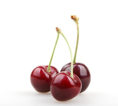 Beyaz arkaplanda kiraz izole