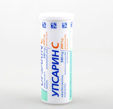 Aytos, Bulgaristan - 30 Haziran 2016: Upsarin Upsa Vitamin C. Upsarin - non-steroid anti-enflamatuar ilaçlar tıp grup ile.