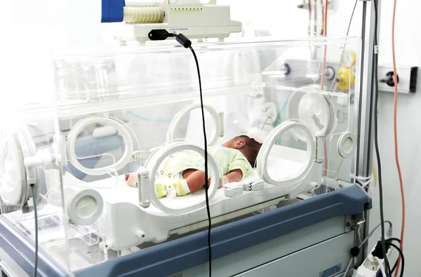 Neugeborenenpflege im Krankenhaus — Stockfoto