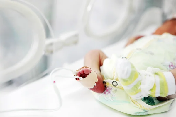 Assistenza neonatale in ospedale — Foto Stock