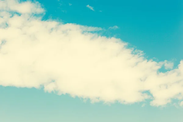 Cielo azul con fondo de nubes —  Fotos de Stock