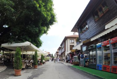 Nessebar, Bulgaristan - 16 Haziran: insanlar nessebar, Bulgaristan 16 Haziran 2014 eski şehir ziyaret. Nessebar 1956 yılında müze kent, unesco tarafından Arkeoloji ve mimari rezervasyon olarak ilan edildi.
